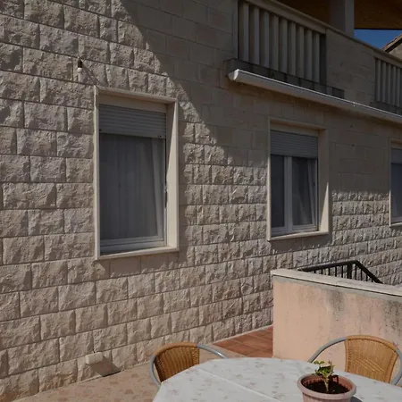 Apartman Iva *