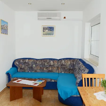 Iva Apartman Postira